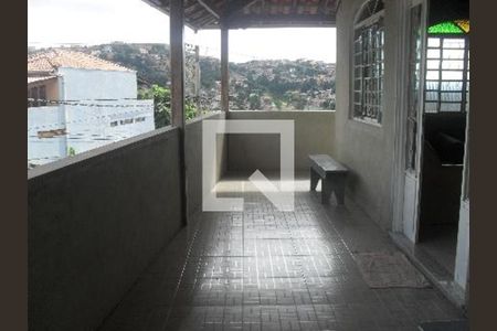 Casa à venda com 3 quartos, 211m² em Tupi, Belo Horizonte
