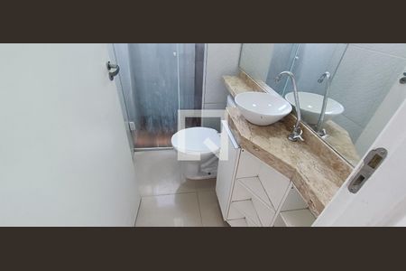Banheiro de apartamento à venda com 2 quartos, 41m² em Jardim do Lago, Osasco