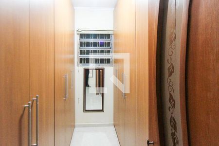 Casa à venda com 200m², 3 quartos e 3 vagas Casa à venda com 200m², 3 quartos e 3 vagasCloset
