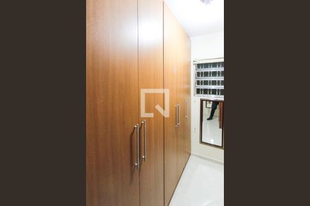 Casa à venda com 200m², 3 quartos e 3 vagas Casa à venda com 200m², 3 quartos e 3 vagasCloset