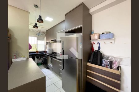 Sala e Cozinha Integrada  de apartamento para alugar com 2 quartos, 44m² em Vila Carmosina, São Paulo