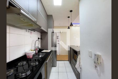 Sala e Cozinha Integrada  de apartamento para alugar com 2 quartos, 44m² em Vila Carmosina, São Paulo
