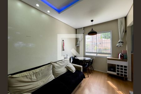 Sala e Cozinha Integrada  de apartamento para alugar com 2 quartos, 44m² em Vila Carmosina, São Paulo