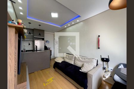 Sala e Cozinha Integrada  de apartamento para alugar com 2 quartos, 44m² em Vila Carmosina, São Paulo