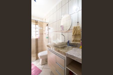 Casa à venda com 137m², 2 quartos e 2 vagasBanheiro 1