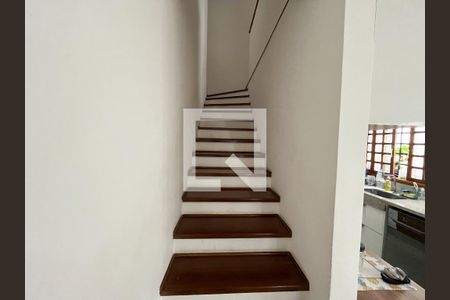 Escada de casa à venda com 3 quartos, 200m² em Mirandópolis, São Paulo