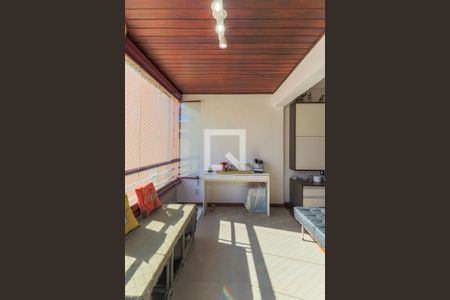 Apartamento para alugar com 118m², 3 quartos e 2 vagas Apartamento para alugar com 118m², 3 quartos e 2 vagasVaranda