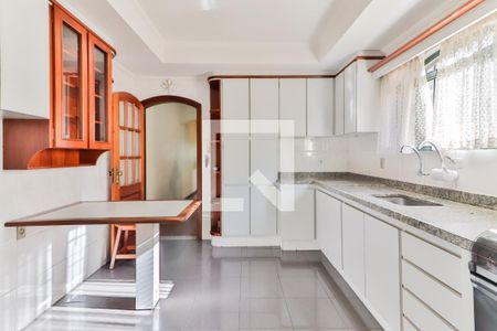 Casa para alugar com 150m², 4 quartos e 2 vagas Casa para alugar com 150m², 4 quartos e 2 vagasCozinha