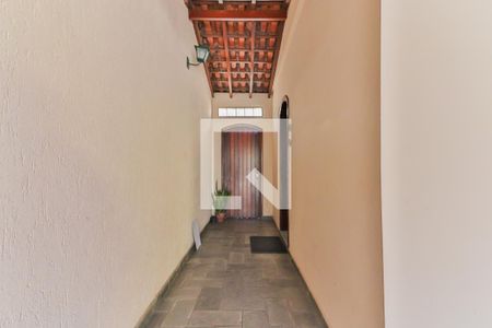 Casa para alugar com 150m², 4 quartos e 2 vagas Casa para alugar com 150m², 4 quartos e 2 vagasCorredor