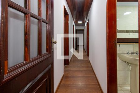 Corredor de casa para alugar com 4 quartos, 300m² em Sítio Cercado, Curitiba