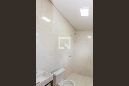 Banheiro de kitnet/studio para alugar com 1 quarto, 9m² em Aparecida 7ª Seção, Belo Horizonte