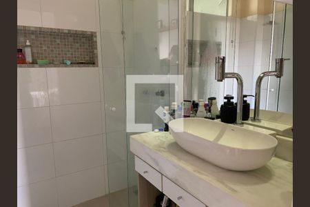 Apartamento para alugar com 103m², 2 quartos e 1 vaga Apartamento para alugar com 103m², 2 quartos e 1 vagaBanheiro do Quarto 2