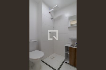 Banheiro de apartamento à venda com 1 quarto, 17m² em Jardim Monte Kemel, São Paulo