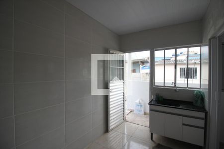 Cozinha e Área de Serviço de kitnet/studio para alugar com 1 quarto, 15m² em Jardim Nizia, São Paulo