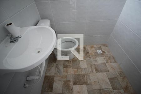 Banheiro  de kitnet/studio para alugar com 1 quarto, 15m² em Jardim Nizia, São Paulo