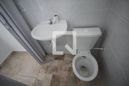 Banheiro  de kitnet/studio para alugar com 1 quarto, 15m² em Jardim Nizia, São Paulo