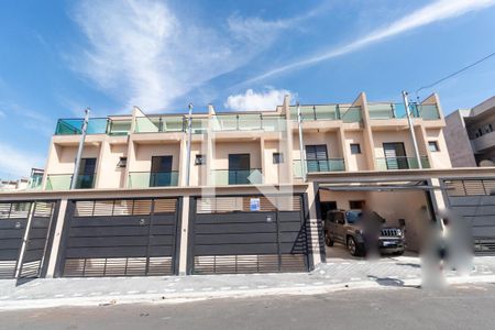 Casa à venda com 117m², 2 quartos e 2 vagasFachada