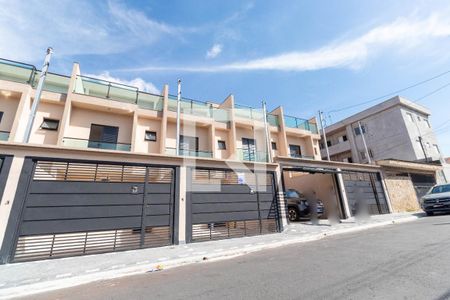 Casa à venda com 117m², 2 quartos e 2 vagasFachada