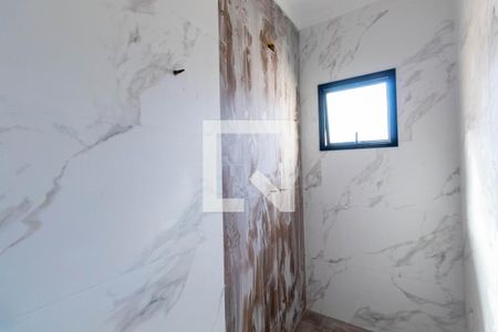 Casa à venda com 117m², 2 quartos e 2 vagasBanheiro da Suíte 2