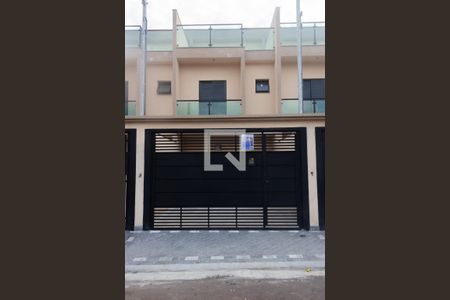 Casa à venda com 117m², 3 quartos e 2 vagasFachada