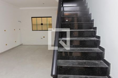 Casa à venda com 117m², 3 quartos e 2 vagasEscada
