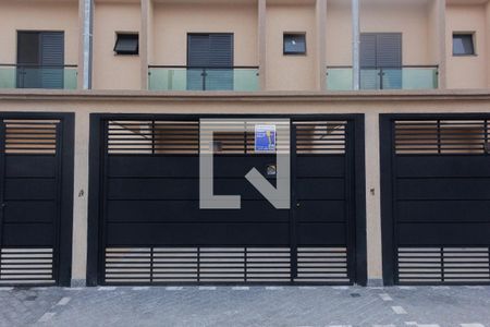 Casa à venda com 117m², 3 quartos e 2 vagasFachada