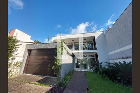 Casa de condomínio à venda com 260m², 3 quartos e 2 vagas Casa de condomínio à venda com 260m², 3 quartos e 2 vagasFachada