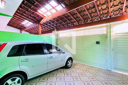 Casa à venda com 187m², 4 quartos e 2 vagas Casa à venda com 187m², 4 quartos e 2 vagasGaragem