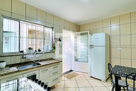 Casa à venda com 187m², 4 quartos e 2 vagas Casa à venda com 187m², 4 quartos e 2 vagasCozinha