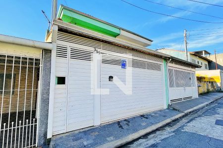 Casa à venda com 187m², 4 quartos e 2 vagas Casa à venda com 187m², 4 quartos e 2 vagasFachada