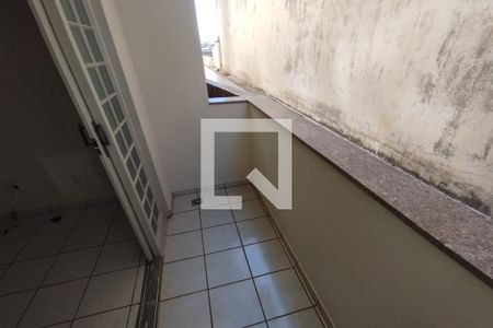 Sacada de apartamento para alugar com 2 quartos, 58m² em Vila Tiberio, Ribeirão Preto