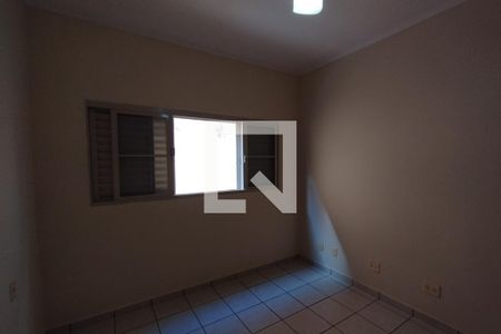 Dormitório 01 de apartamento para alugar com 2 quartos, 58m² em Vila Tiberio, Ribeirão Preto