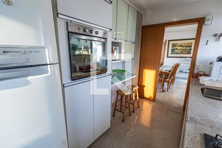 Apartamento à venda com 255m², 4 quartos e 5 vagasCozinha