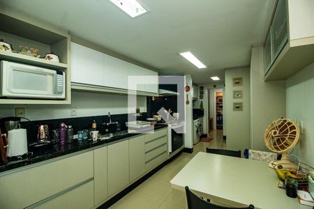 Apartamento à venda com 121m², 3 quartos e 2 vagas Apartamento à venda com 121m², 3 quartos e 2 vagasCozinha