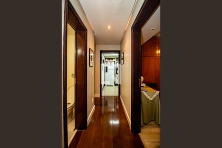 Apartamento à venda com 121m², 3 quartos e 2 vagas Apartamento à venda com 121m², 3 quartos e 2 vagasCorredor