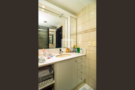 Apartamento à venda com 121m², 3 quartos e 2 vagas Apartamento à venda com 121m², 3 quartos e 2 vagasBanheiro da Suíte