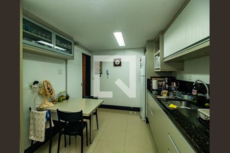 Apartamento à venda com 121m², 3 quartos e 2 vagas Apartamento à venda com 121m², 3 quartos e 2 vagasCozinha