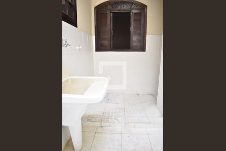 Casa para alugar com 204m², 5 quartos e 1 vagaÁrea de Serviço