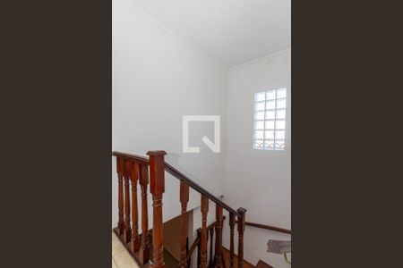 Escada de casa para alugar com 3 quartos, 135m² em Parque Renato Maia, Guarulhos