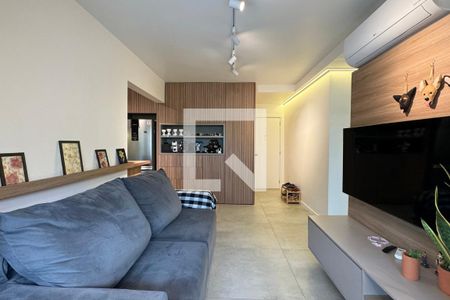 Sala de apartamento à venda com 2 quartos, 74m² em Alphaville Empresarial, Barueri