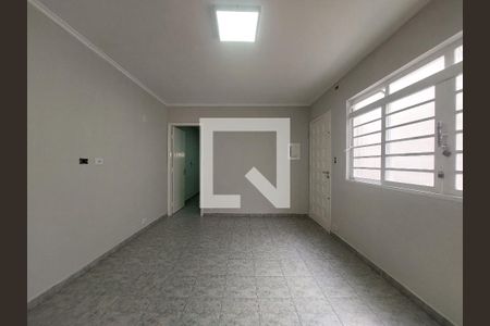 Sala de casa para alugar com 2 quartos, 142m² em Jardim Cliper, São Paulo