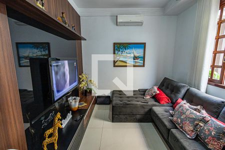 Sala de TV de casa à venda com 3 quartos, 580m² em Heliópolis, Belo Horizonte