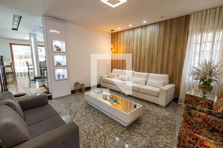 Sala de casa à venda com 3 quartos, 580m² em Heliópolis, Belo Horizonte