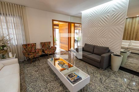 Sala de casa à venda com 3 quartos, 580m² em Heliópolis, Belo Horizonte