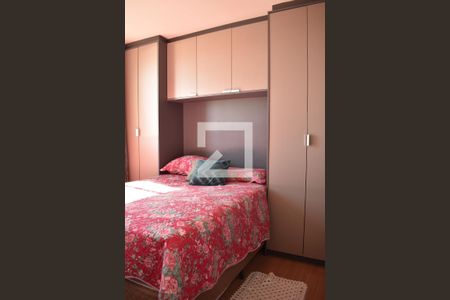 Quarto 1 de apartamento para alugar com 2 quartos, 48m² em Xaxim, Curitiba