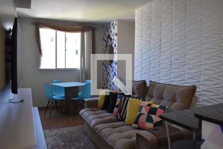 Sala de apartamento para alugar com 2 quartos, 48m² em Xaxim, Curitiba