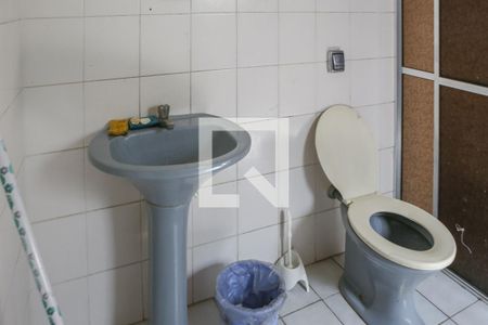 Banheiro Social de casa à venda com 5 quartos, 410m² em Vila Ipojuca, São Paulo