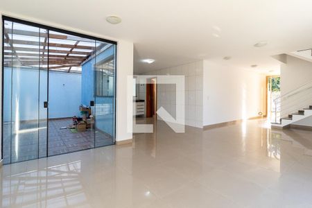 Sala de casa para alugar com 4 quartos, 172m² em Santa Felicidade, Curitiba