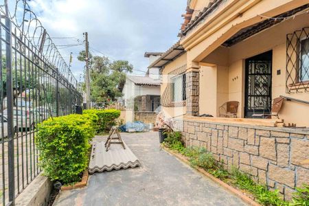 Casa à venda com 600m², 4 quartos e 5 vagas Casa à venda com 600m², 4 quartos e 5 vagasÁrea externa