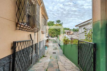 Casa à venda com 600m², 4 quartos e 5 vagas Casa à venda com 600m², 4 quartos e 5 vagasÁrea externa